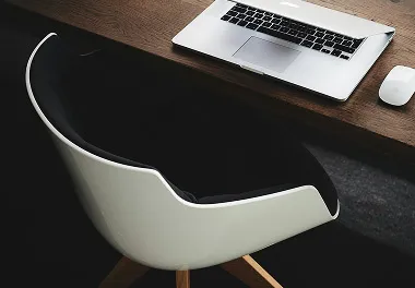 кресло, ноутбук